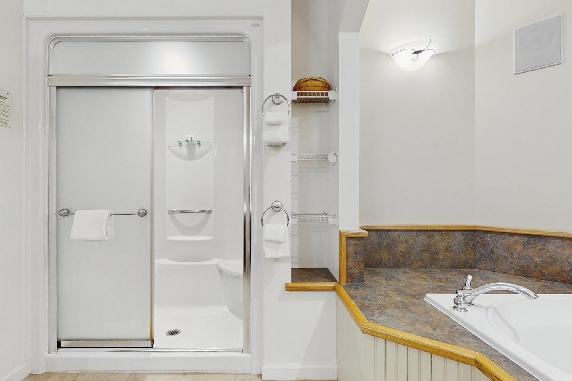 Kestrels Villa Jeffersonville Room photo