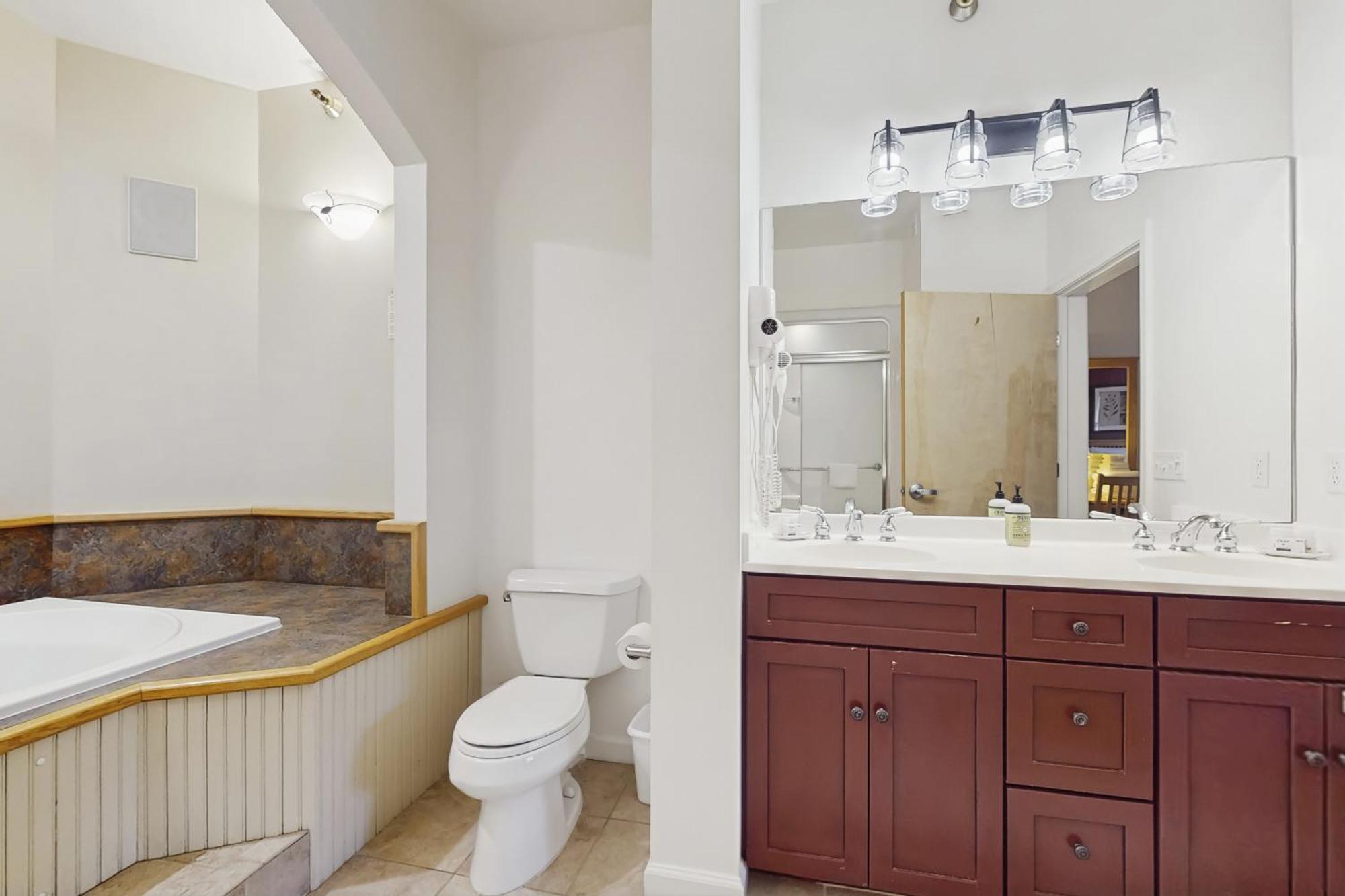 Kestrels Villa Jeffersonville Room photo